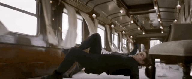 碟中谍7阿汤哥有多拼,碟中谍7阿汤哥上演惊险飞行