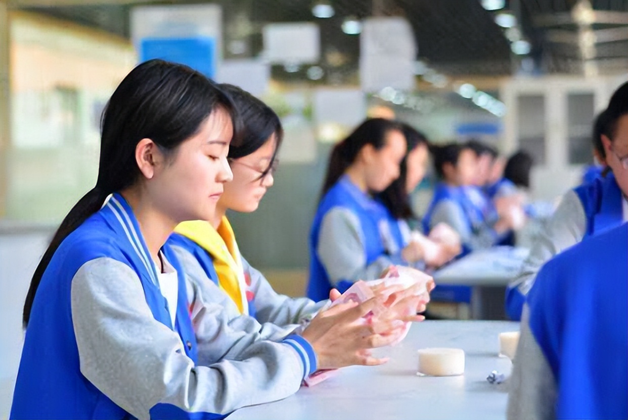 父母因为孩子中考焦虑怎么办,帮助中考的孩子克服焦虑