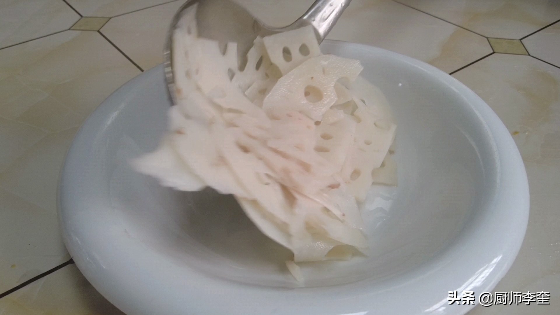 鸡胸肉手撕鸡简单做法又嫩又好吃,鸡胸肉最好吃的做法黄焖鸡