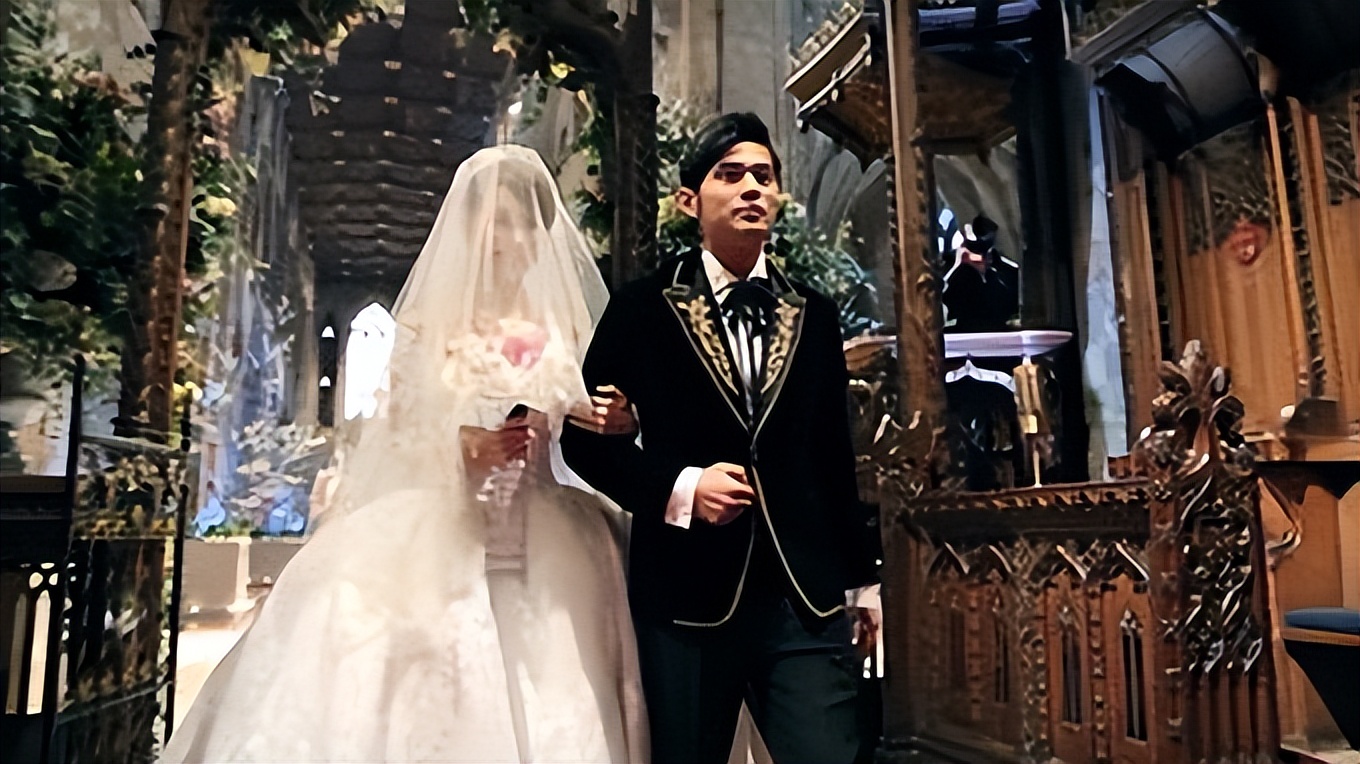 昆凌回应与侯佩岑撞彩虹图,昆凌暗讽侯佩岑