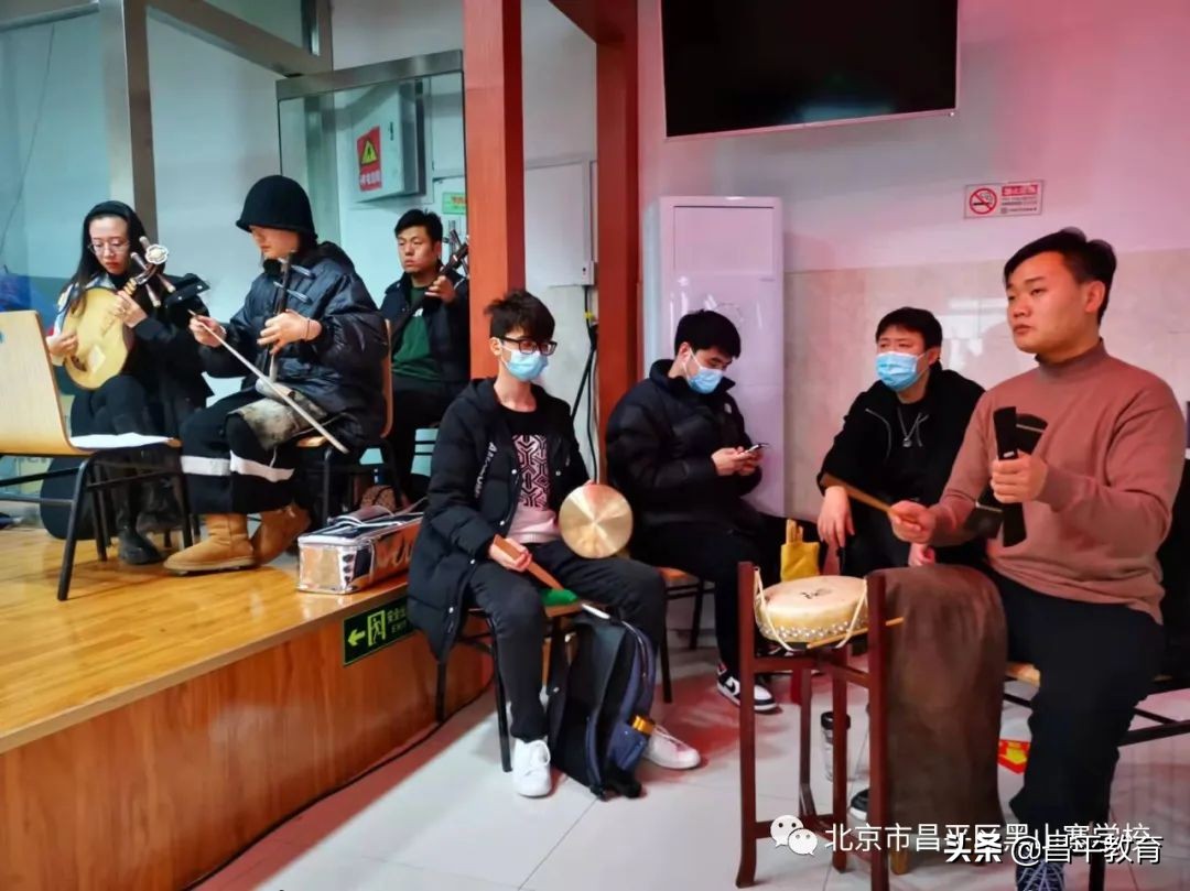 要让戏曲圈粉年轻一代,传统戏曲直播间里圈粉无数