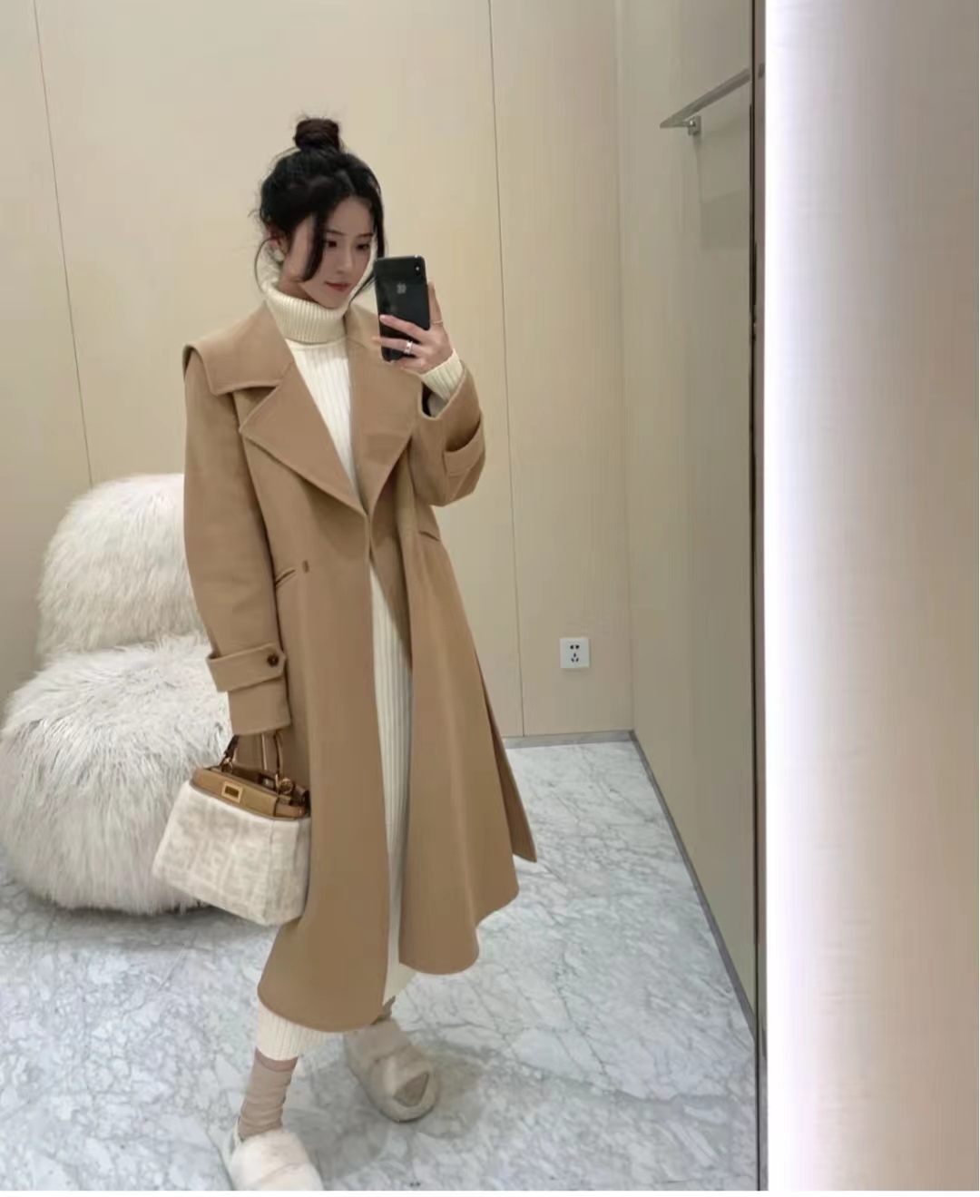 驼色大衣打底配什么颜色显高级,怎样选驼色大衣高级