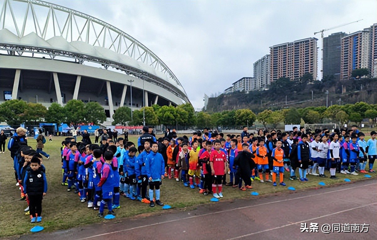 关注未来！广西平果哈嘹走进重庆万州昇星足球青训公益活动举行