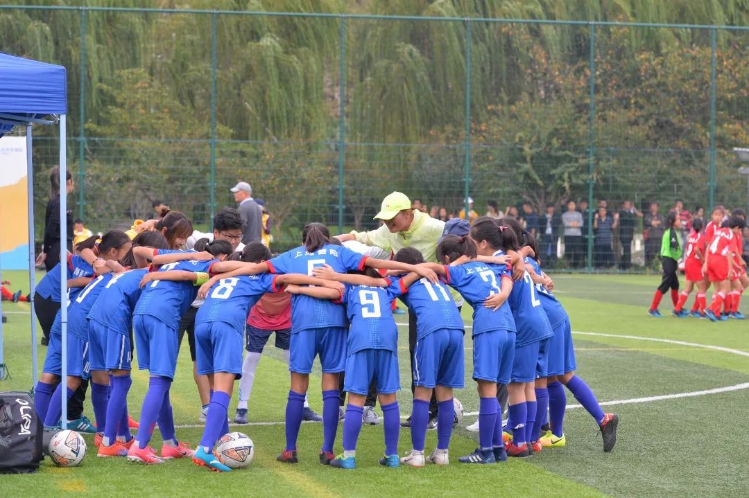 为足球欢呼,为中国足球欢呼