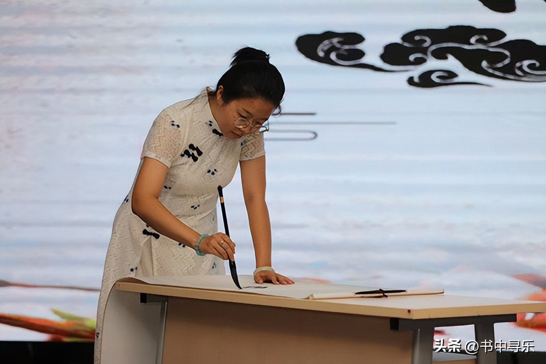 芳邻,文/李光正)