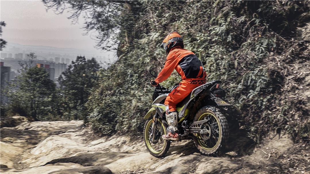 能上路的250cc摩托跑车,能跑250迈左右的摩托车