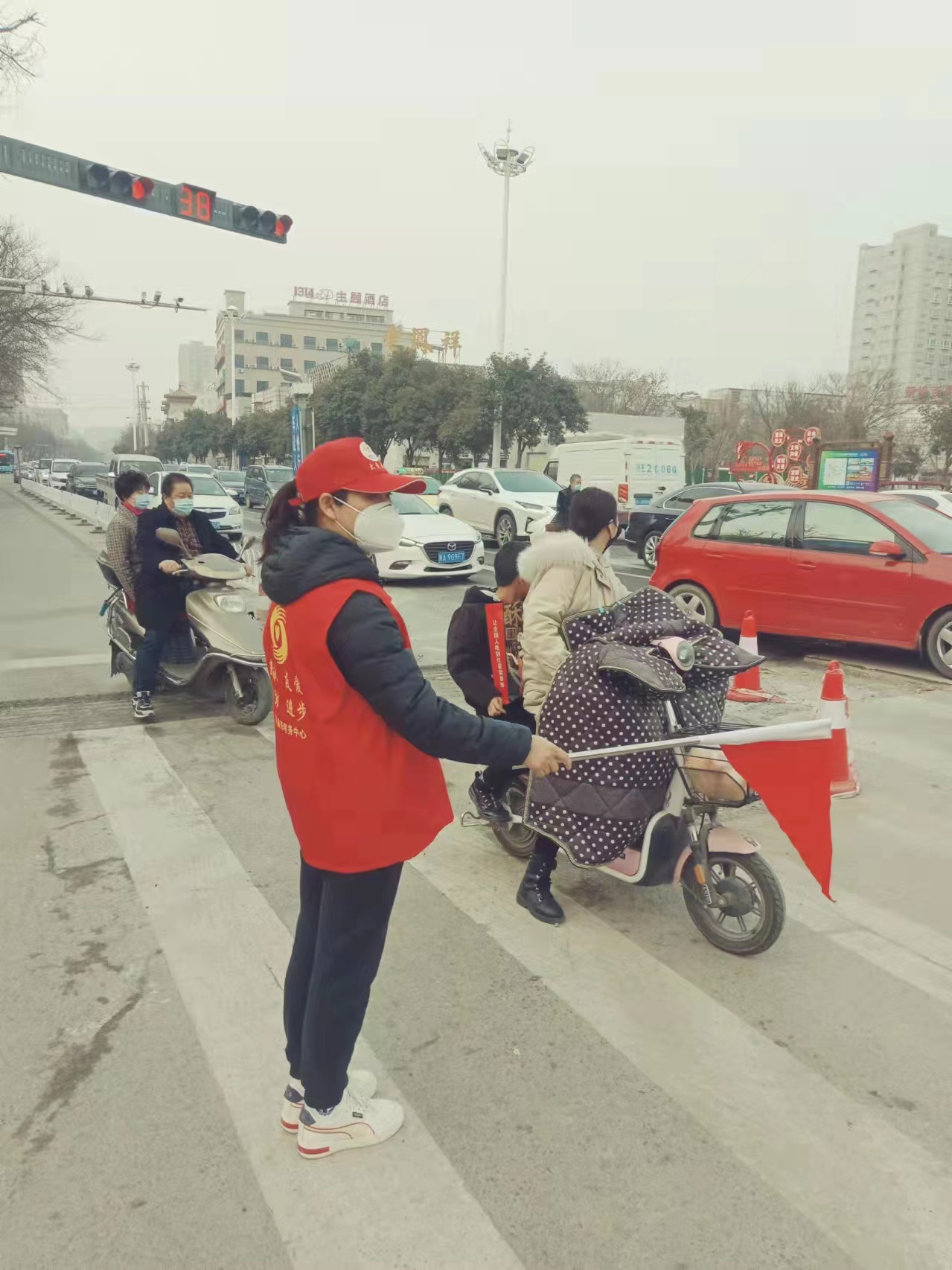 秦东考务中心大荔金龙驾校,大荔秦东考务中心接送车