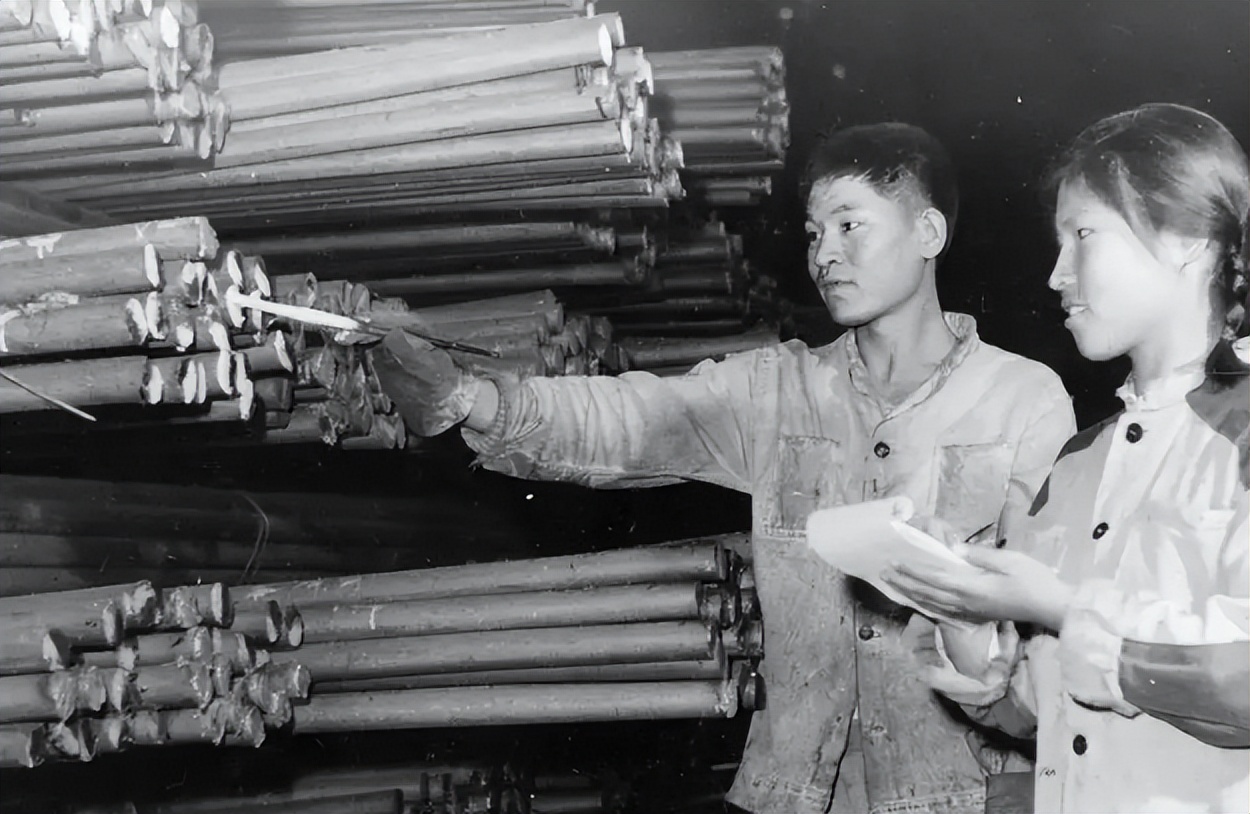 从掏粪工到首富许家印的发家史,许家印从掏粪工到中国首富