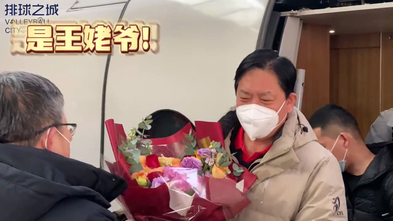 李盈莹等天津女排冠军成员凯旋受欢迎，王宝泉说出广大球迷心愿！