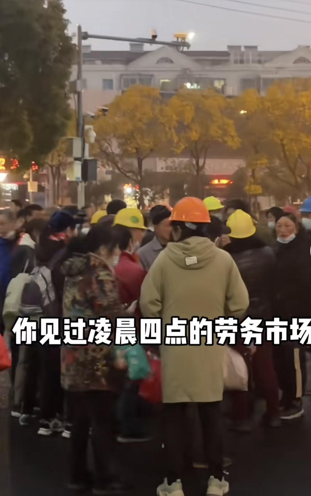 江苏00后女孩，凌晨四点拍视频爆火，年入百万，圈粉900万