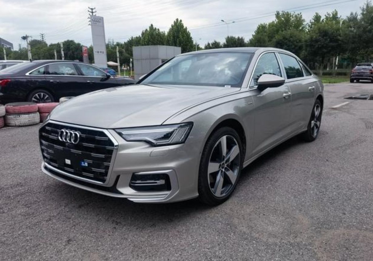 外观更加年轻新款奥迪a6l实车曝光,燃油版a6