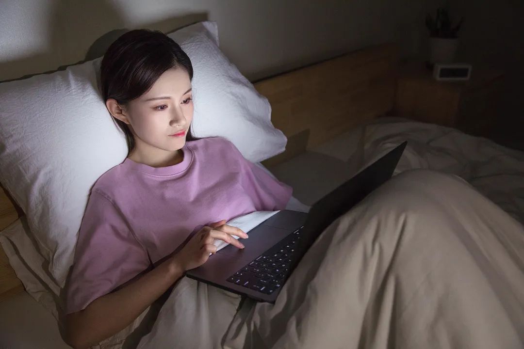 做护肤脸部浮肿怎么回事,护肤品用多了会导致面部水肿吗