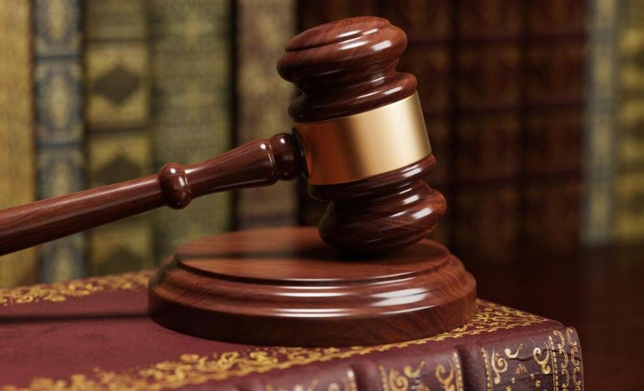 你让我无家可归，我杀你全家！男子怒砍邻居一家5口后，畏罪自杀