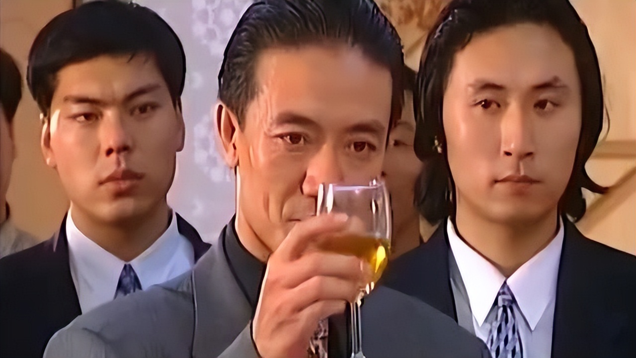 神秘华侨要在家乡投资30亿，一查：支票系伪造，他是本地失业教师