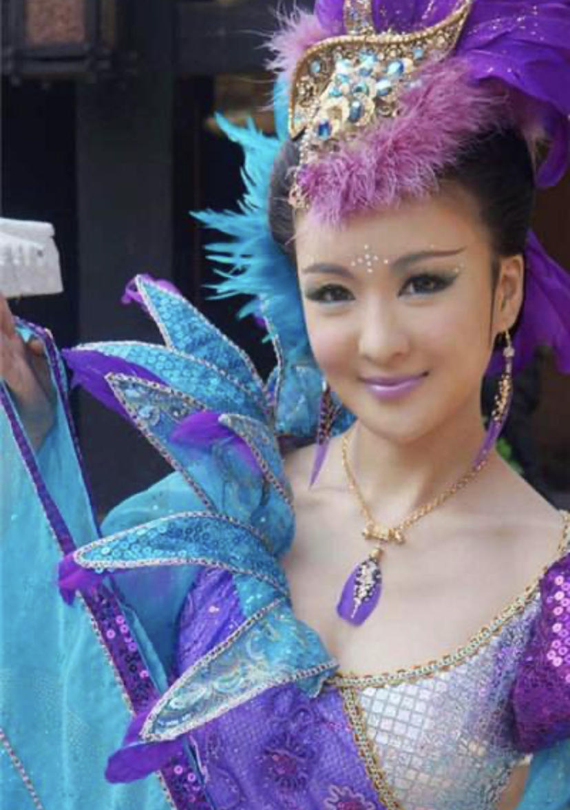 鸡毛穿一身、通天大脑门…国产神话剧的惊人造型，他们全都承包了