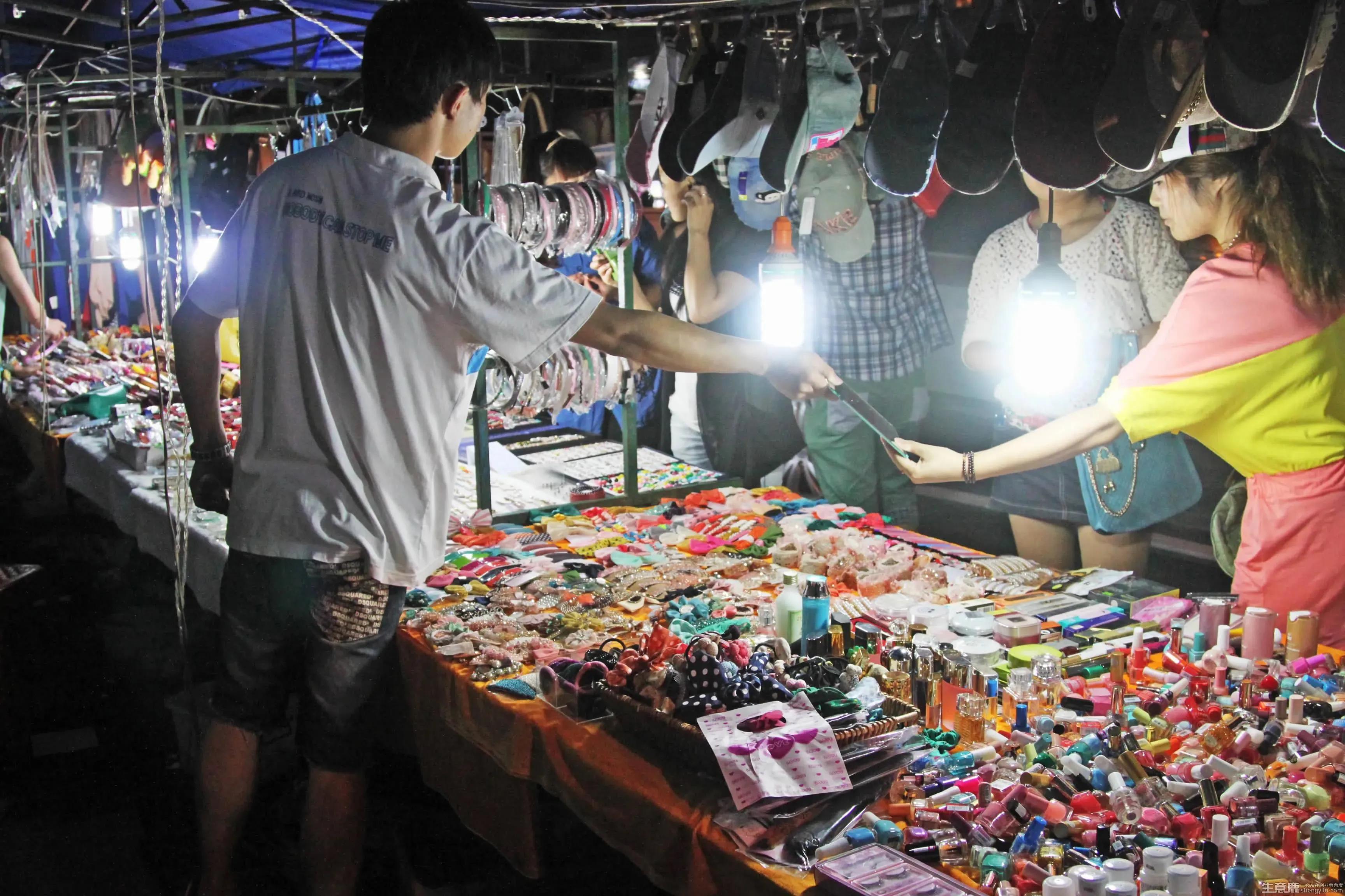 摆地摊不丢人靠自己的双手挣钱,摆地摊不丢人靠自己的努力挣钱