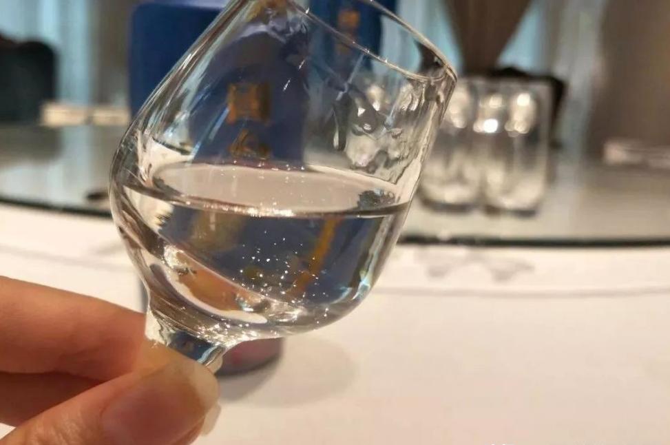 白酒加植物油,纯粮酒里加一滴油会怎样