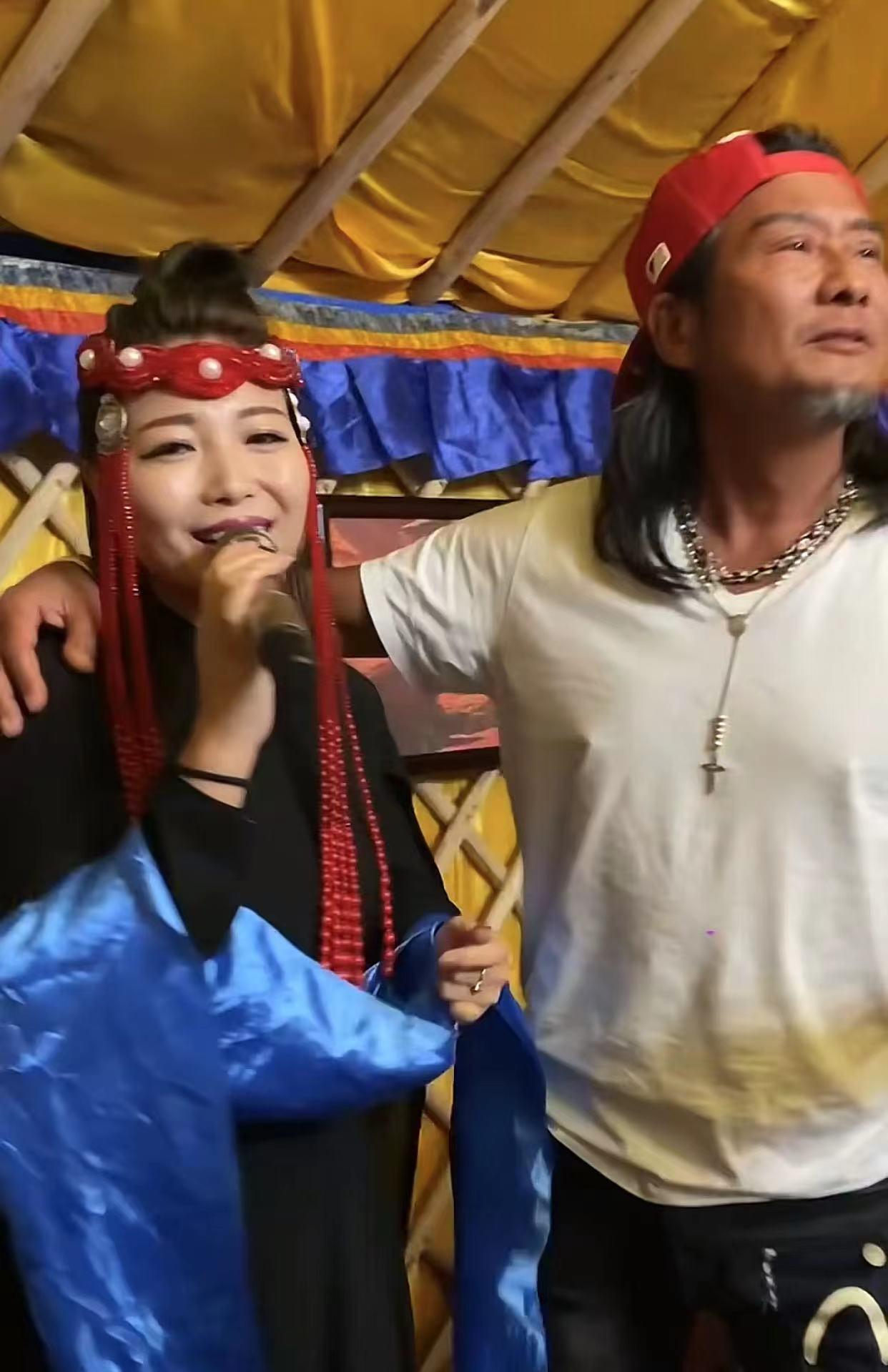 58岁孙兴晒演出视频,孙兴慜吃酒席随礼