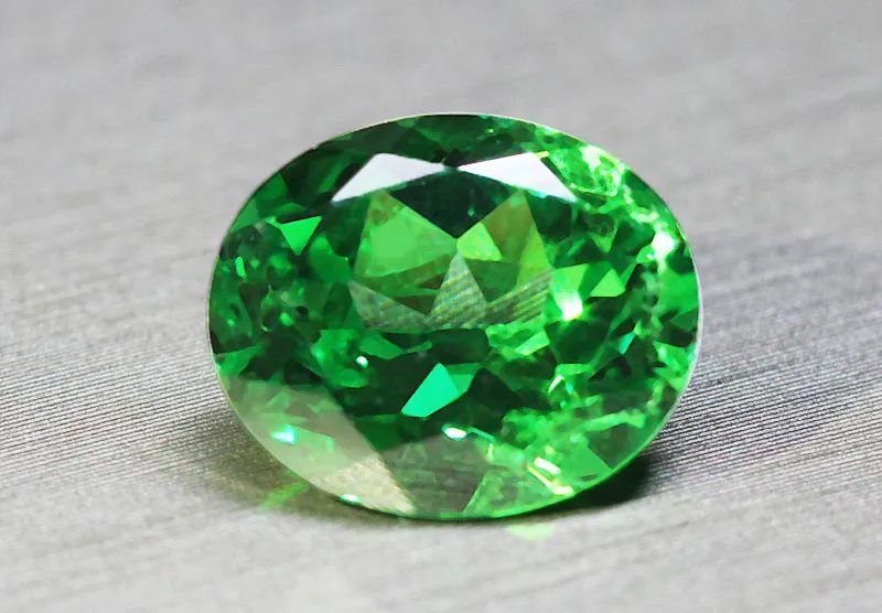 石榴石是什么档次的宝石,石榴石明星