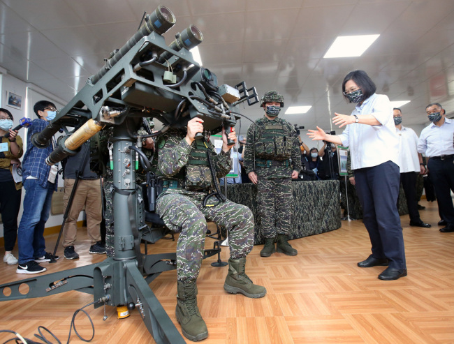 蔡英文身世彻底曝光，父亲是铁杆汉奸，哥哥有日本血统