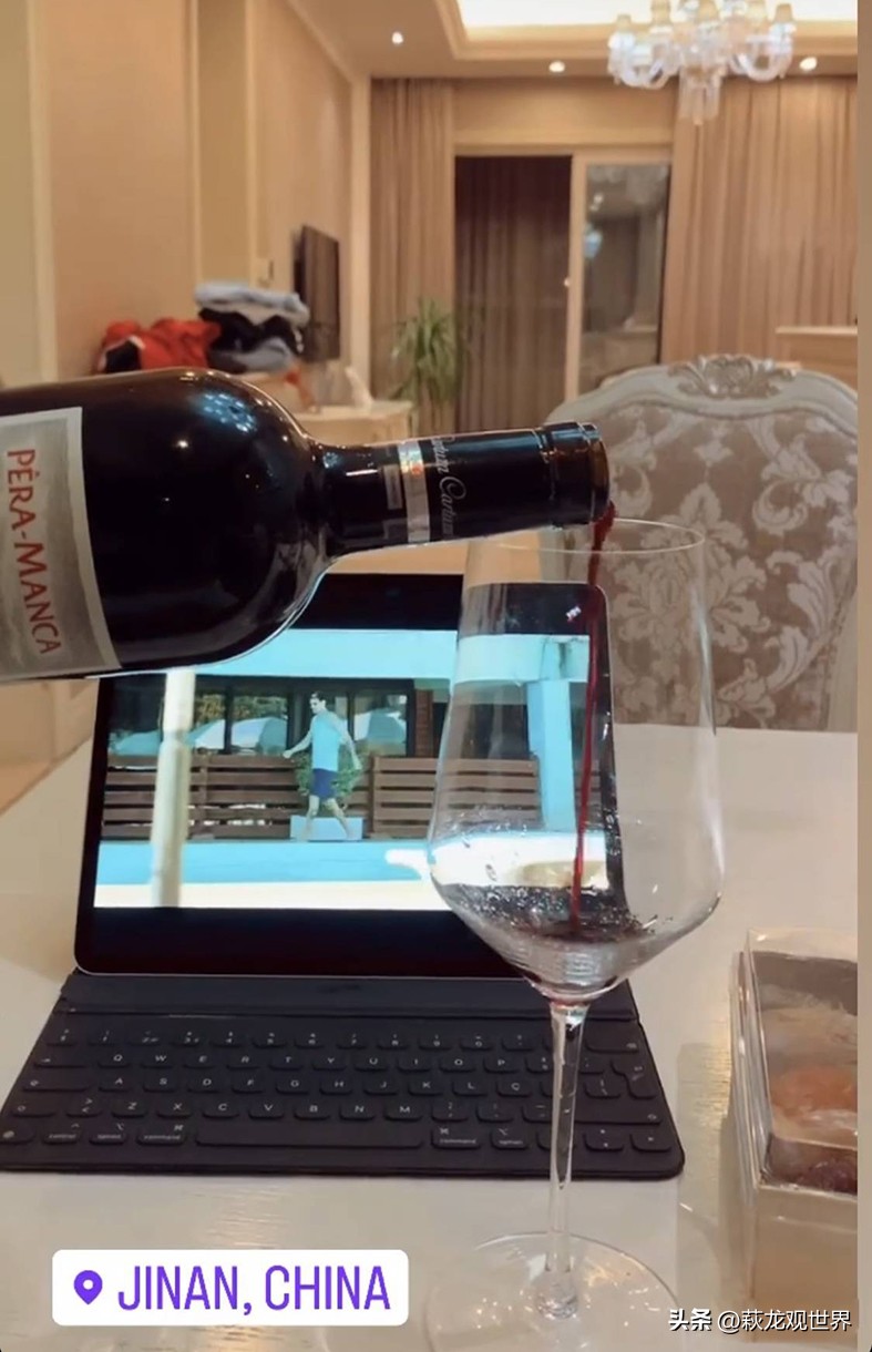 克雷桑胸口纹身,克雷桑费莱尼合照