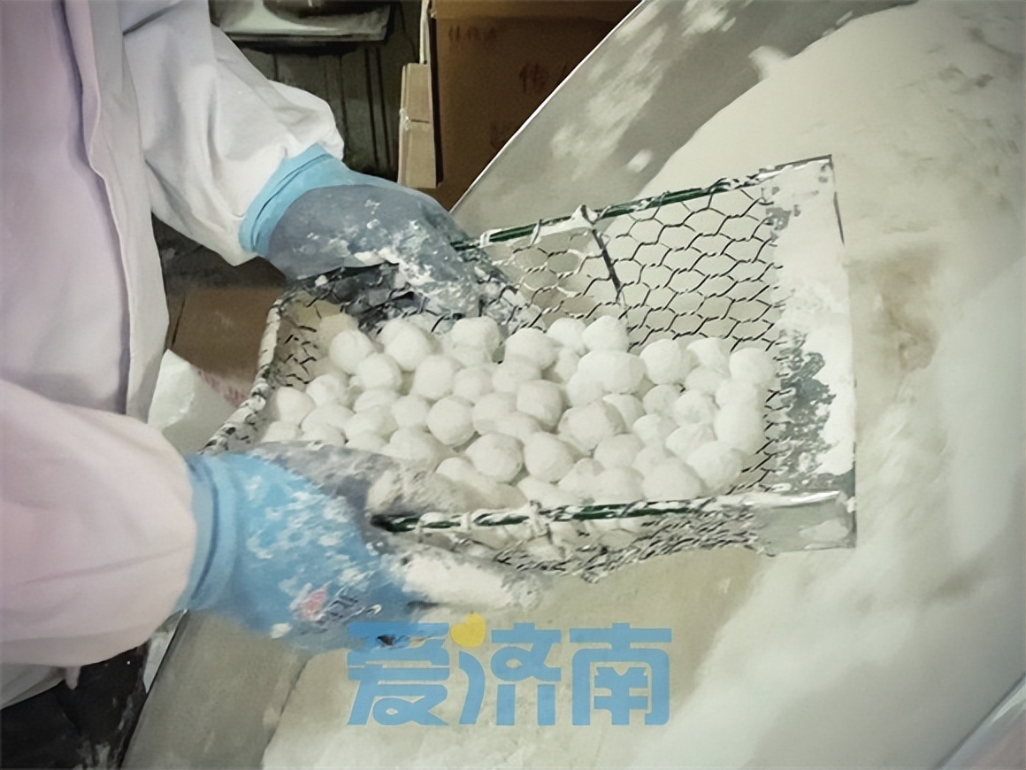 呼和浩特传统手工元宵热销,济南馆驿街元宵老店