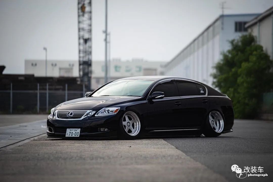 雷克萨斯gs300亮黑改装案例,本田思域适合刚毕业开吗