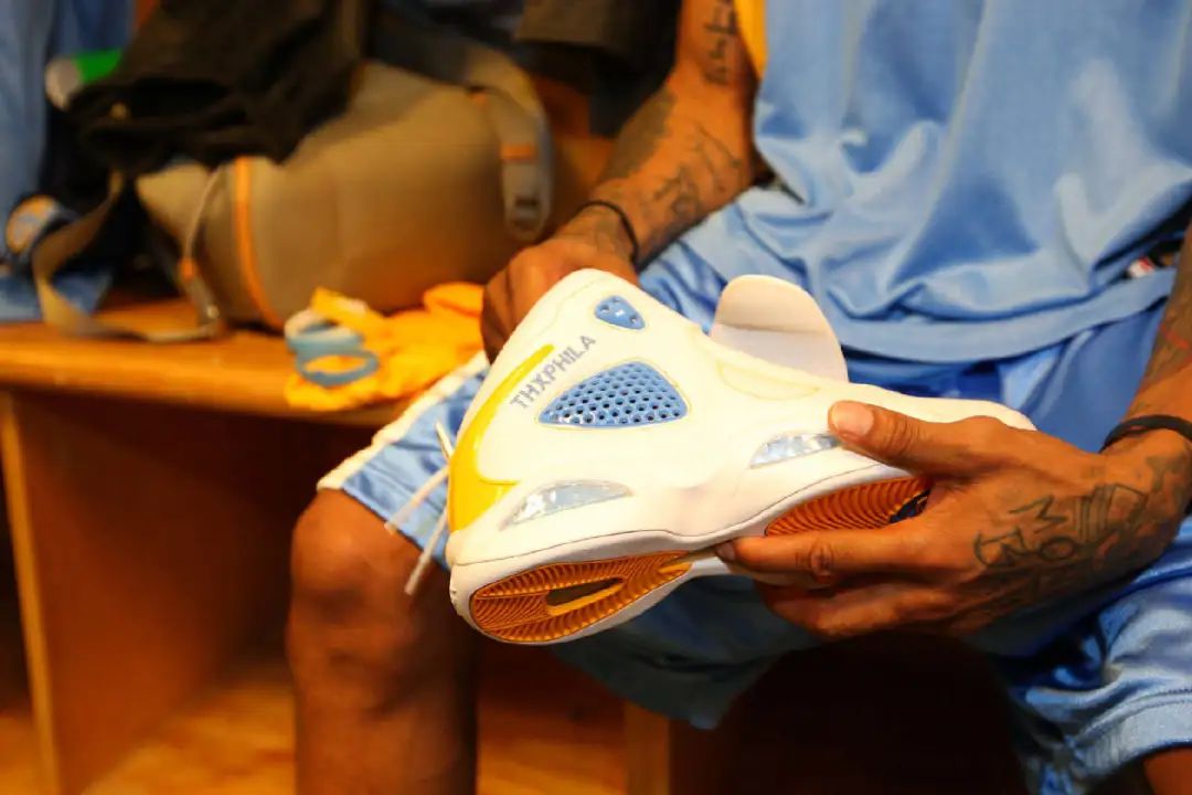 艾弗森第1双签名鞋实战,盘点艾弗森未复刻的签名鞋