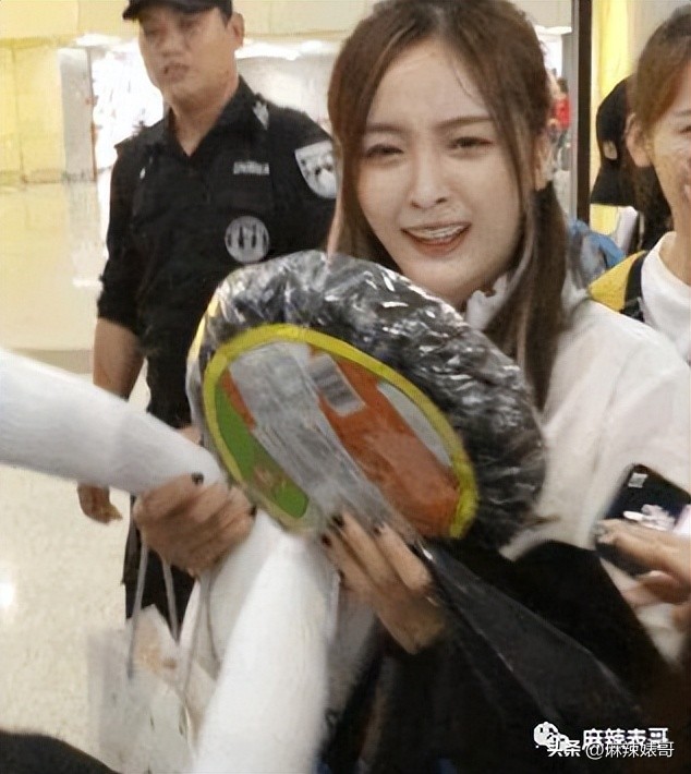 张元英不笑时啥样,张元英深藏不露