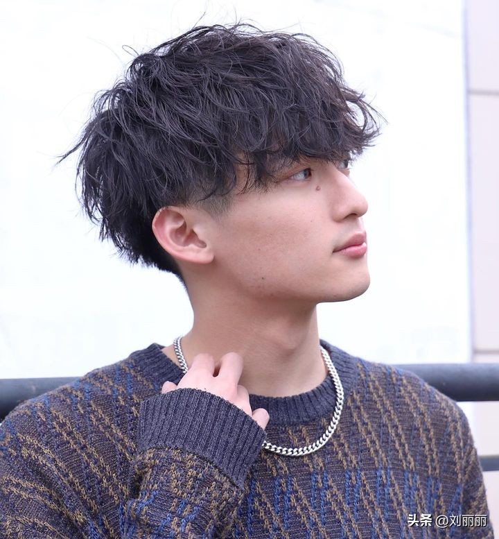 适合微胖男生的纹理烫,男生黑人烫中长造型效果