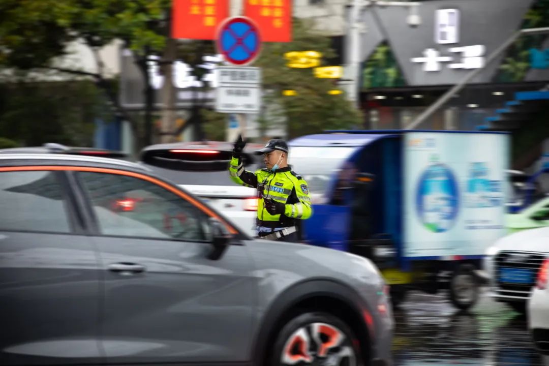 守护平安稳定我们在行动,国庆中秋长假全市治安稳定