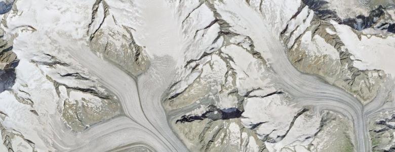 雪山融化后出现飞机残骸,瑞士1968年失事飞机残骸现身