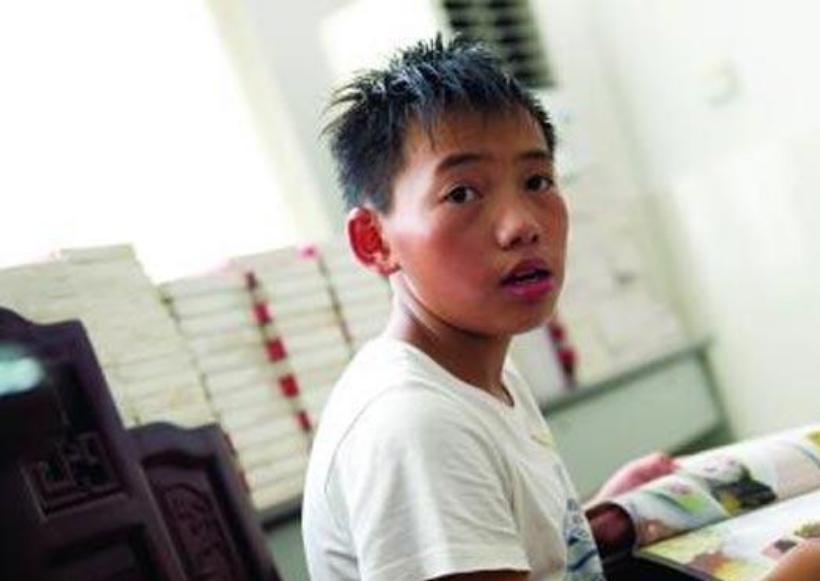 孤儿杨六斤最近情况,广西孤儿杨六斤现状视频