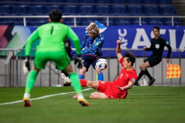 日本国脚伊东纯也因丑闻离队,日本前锋伊东纯也跑得快