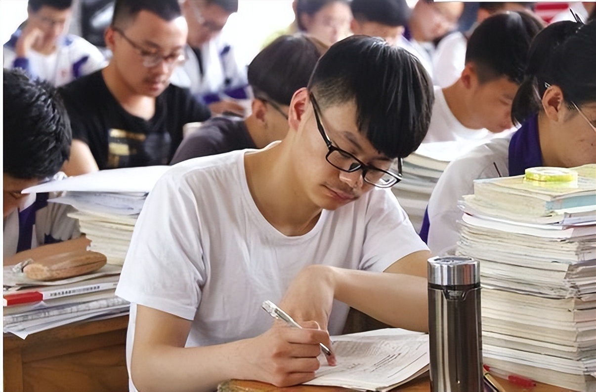 文科和理科哪个更需要思考,如何正确地看待文科和理科