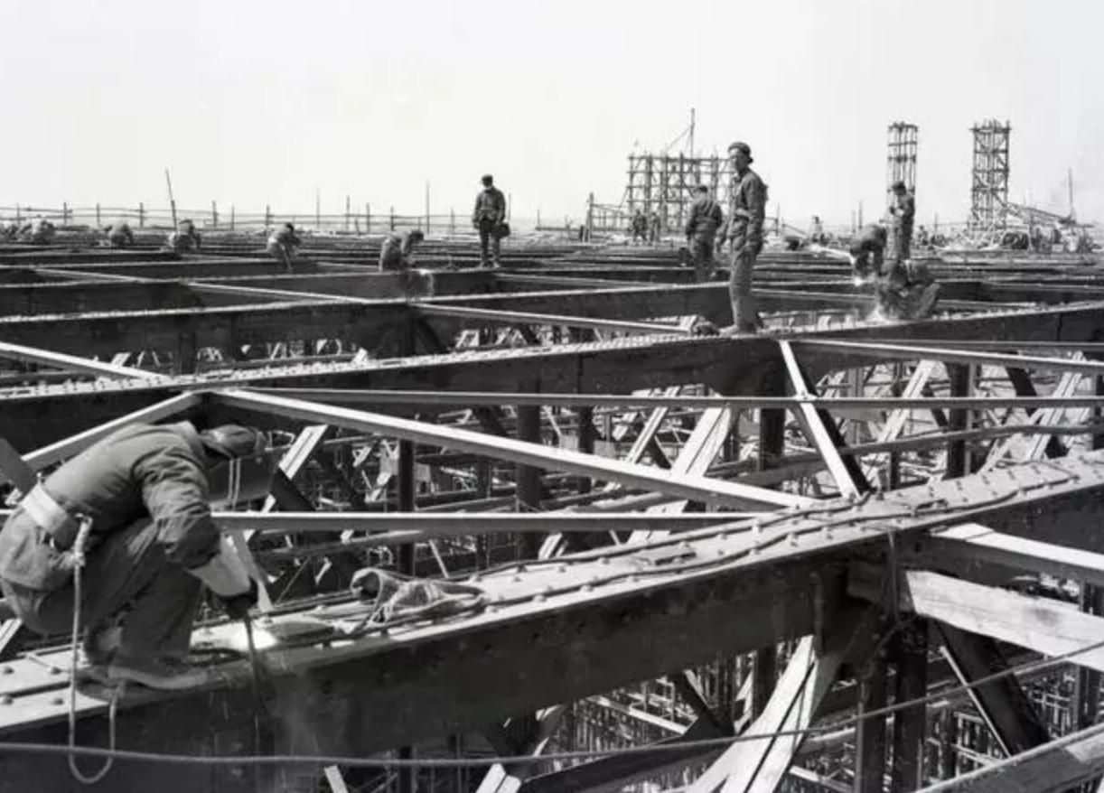 人民大会堂名字为何是后改的？它原先叫什么？毛主席亲自改名