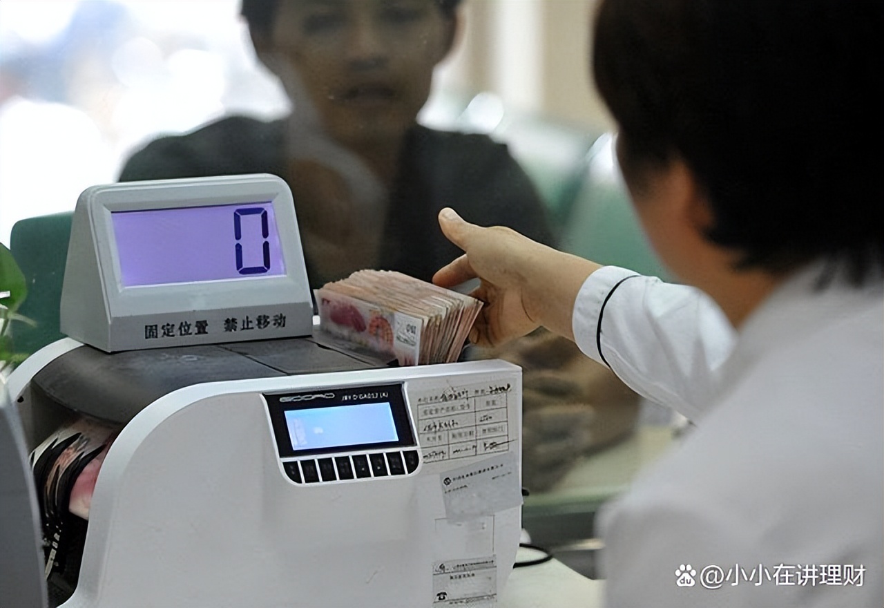 手握10万投资什么赚钱,手握10万现金投资什么最好