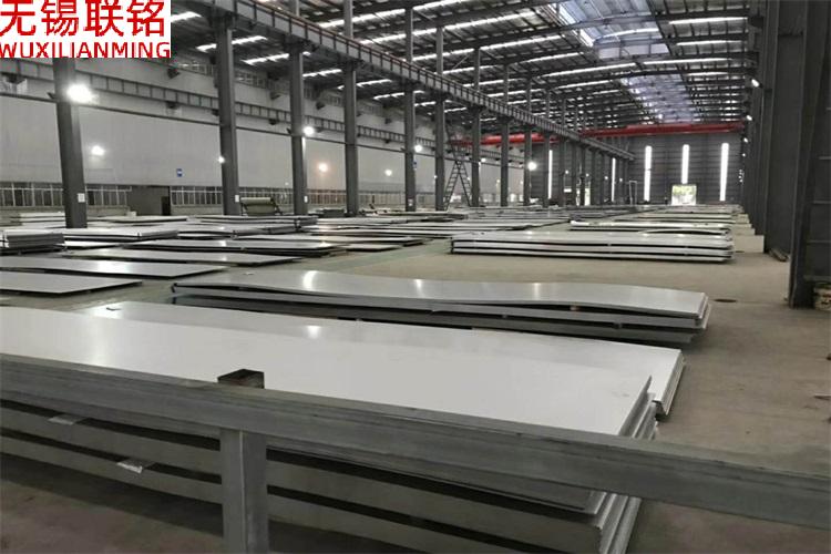 304不锈钢板多少钱一吨,304的不锈钢板方管多少钱一吨