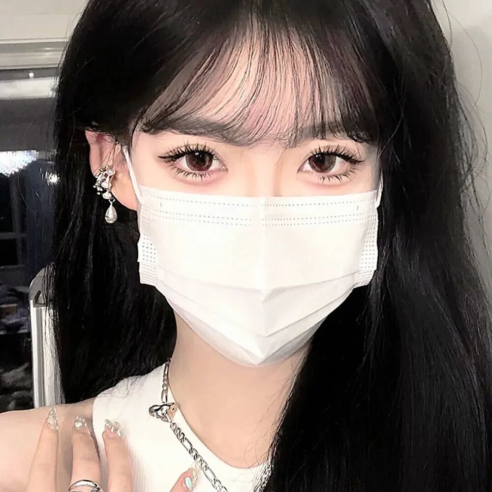 戴口罩情侣图片头像一对,戴帽子和口罩情侣头像黑白动漫