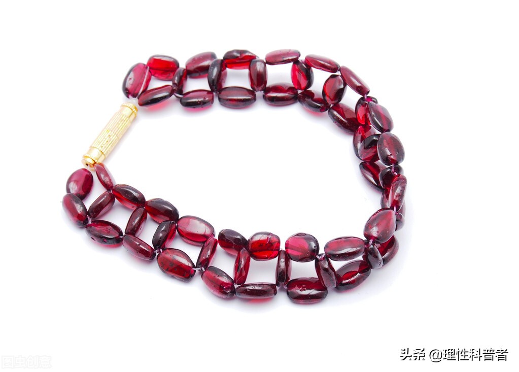 石榴石，绿色属于名贵品种，如何辨别真假石榴石