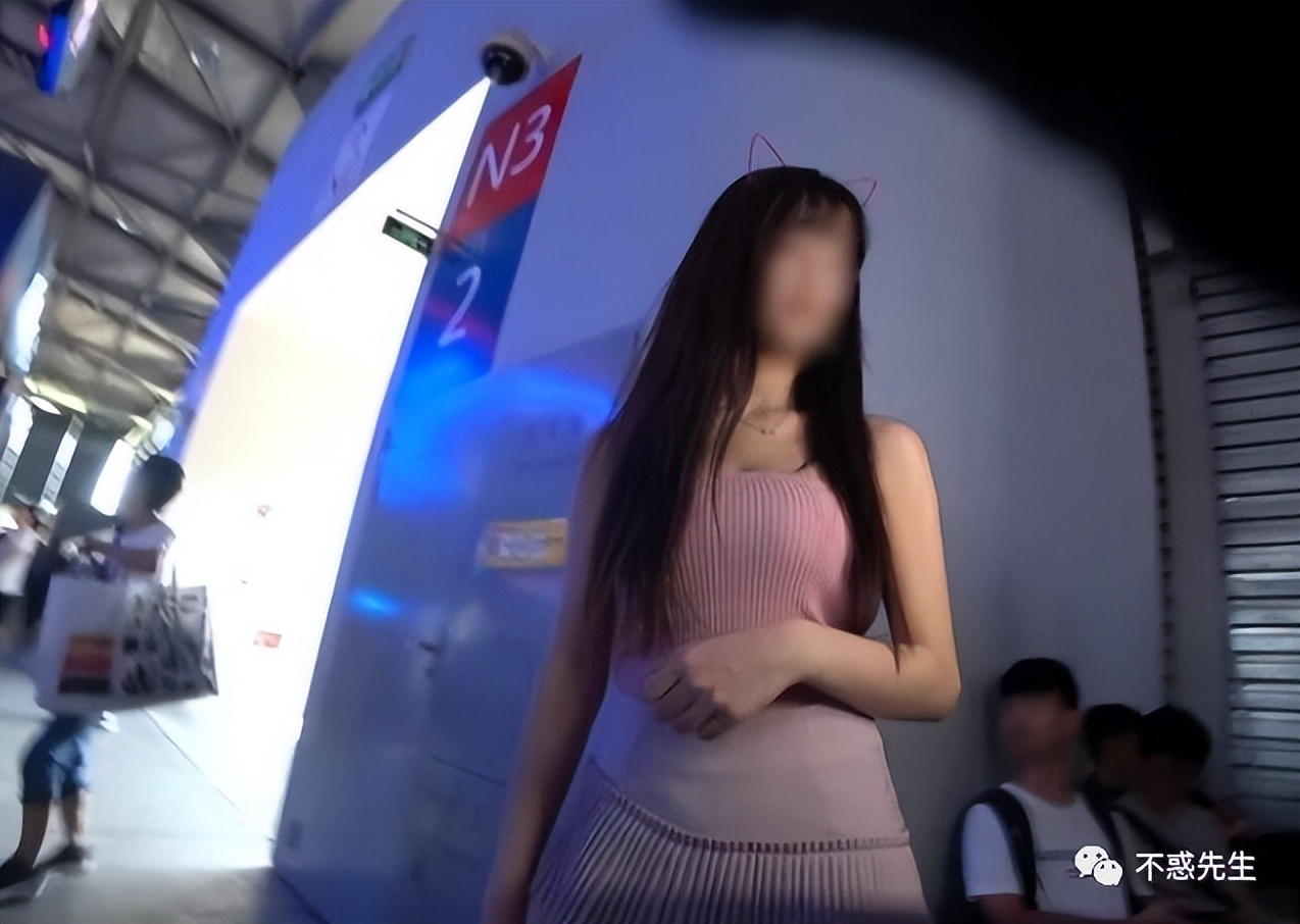 蒋梦婕被抄底*拍偷***处私**,高清猛料流出!扬言不给钱就将她毁掉。