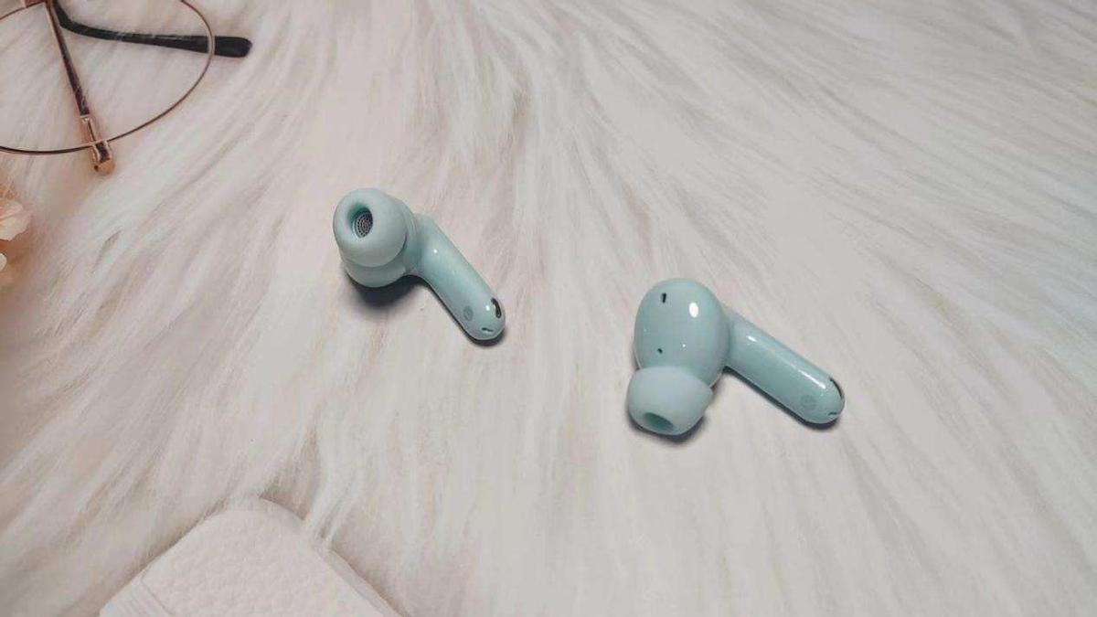 魅蓝blus2主动降噪耳机拆解,魅蓝blus2主动降噪耳机性价比