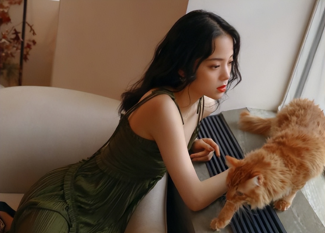 那些扮丑年轻却美若天仙女明星,曾经被嫌弃长得丑的女星