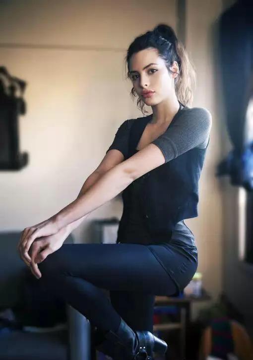 夏洛特·坎普·米尔赫洒脱美艳才华横溢世界最美贝斯手的酷女孩