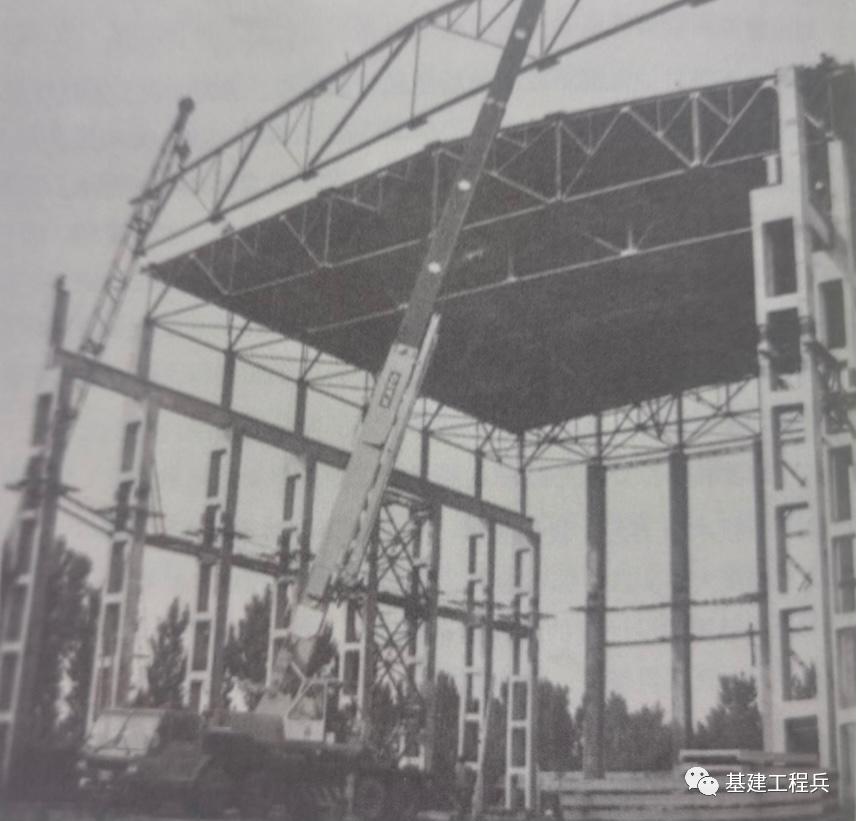 “军列就是命令！”为了新型军机早日翱翔，团长准备率部队睡马路