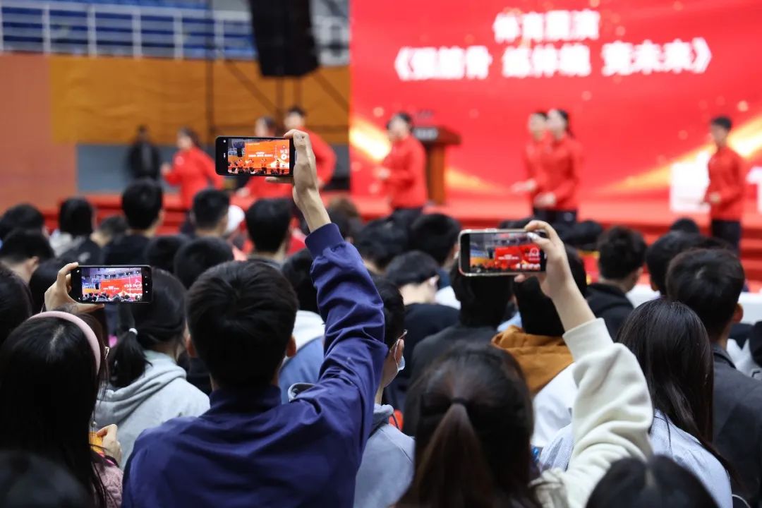 五位奥运冠军抢金牌,2021奥运冠军走进人民大会堂