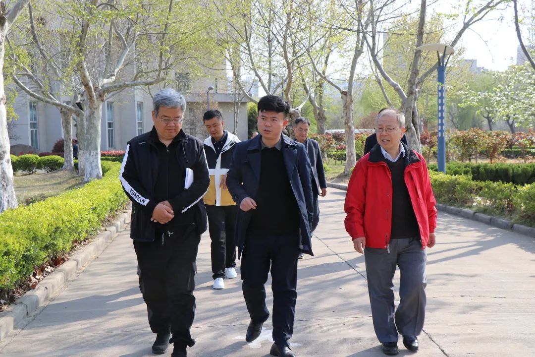 人大、北航、瑞中、淮中产学研校友联盟领导和专家来淮中考察交流