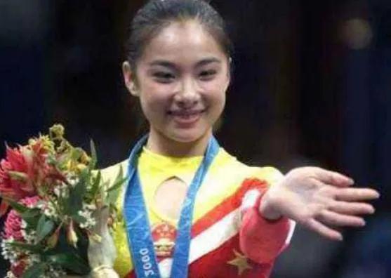 刘璇什么时候退役的 (体操冠军刘璇夺冠的艰难过程)