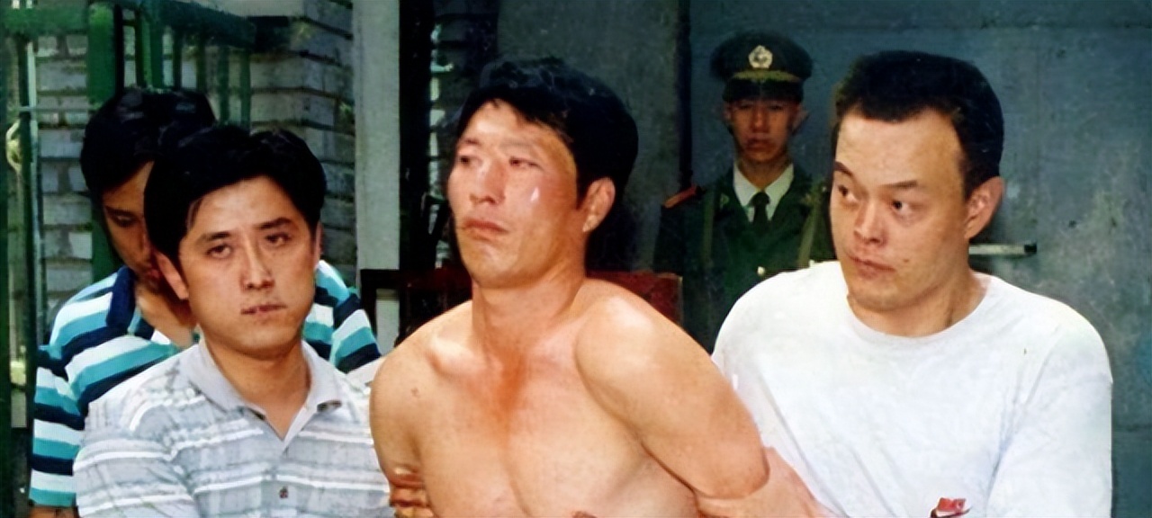 白宝山装甲兵抓哨兵,十大悍匪白宝山枪杀军人案