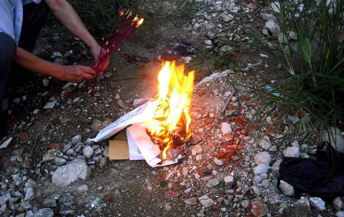 人死后什么时候开始烧纸,俗语说的是人死后为什么要烧纸